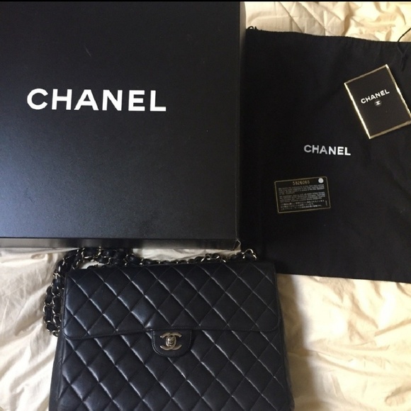 HOST PICK !!!!! Chanel Jumbo Single flap purse - Picture 5 of 13